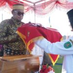 Kasmidi Bulang Pimpin Upacara Penurunan Bendera HUT ke-79 RI di Sangkulirang