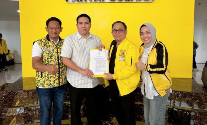 Kasmidi Bulang dan Lulu Kinsu Resmi Terima Dukungan DPP Golkar untuk Pilkada Kutim 2024