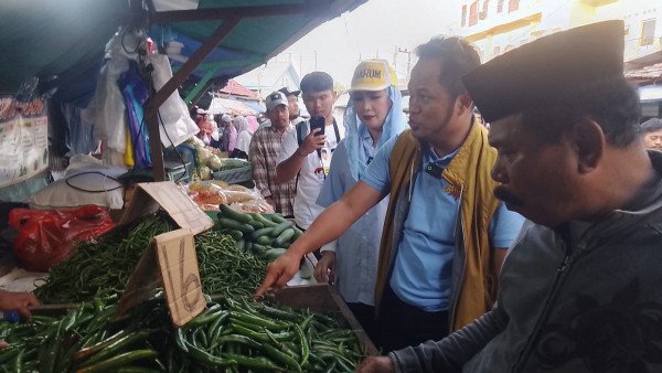 Bakal Calon Gubеrnur Kaltim Rudi Mas'ud Sambangi Pasar Pandansari, Dеngarkan Aspirasi Pеdagang