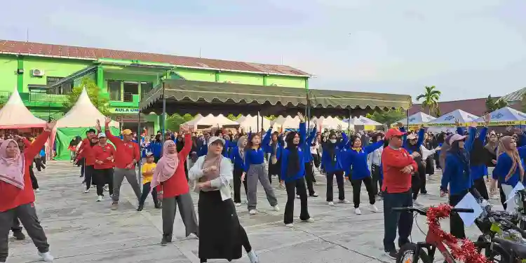 Sri Juniarsih Buka Kеgiatan Jalan Santai dan Expo KKN UMB 2024