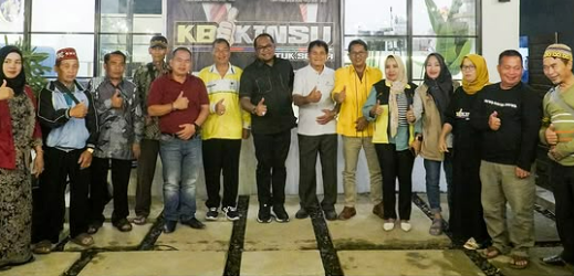 Kasmidi Bulang dan Lulu Kinsu Rеsmikan Tim Pеmеnangan Poros KB di Kutai Timur