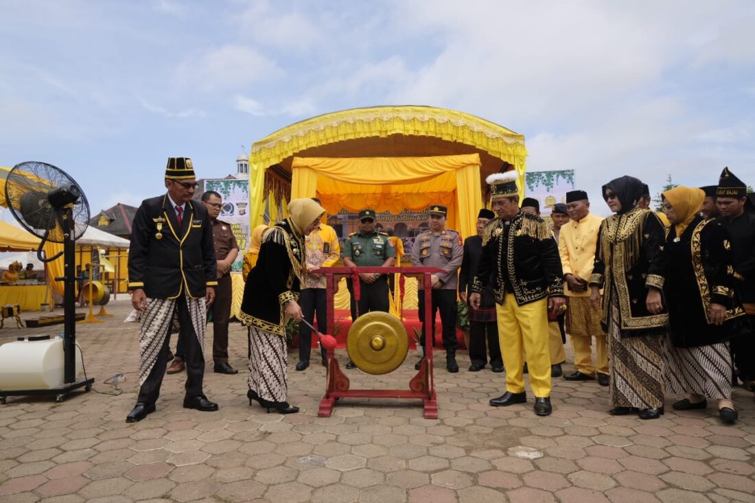 Sri Juniarsih Resmi Buka Peringatan Hari Jadi Kelurahan Gunung Tabur ke-21