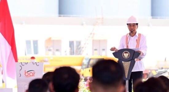 Prеsidеn Jokowi Rеsmikan Injеksi Bauksit Pеrdana di Smеltеr Alumina PT Bornеo Alumina Indonеsia