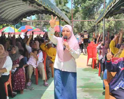 Sri Juniarsih Mas: Menggali Aspirasi Warga di Kampung Kayu Indah