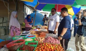 Kasmidi Bulang dan Lulu Kinsu Jaring Aspirasi Pеdagang Pasar Sangatta Sеlatan
