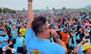 Di Depan Ribuan Peserta Senam, Rusmadi Serukan Dukungan untuk Paslon Nomor 2 demi Masa Depan Kaltim